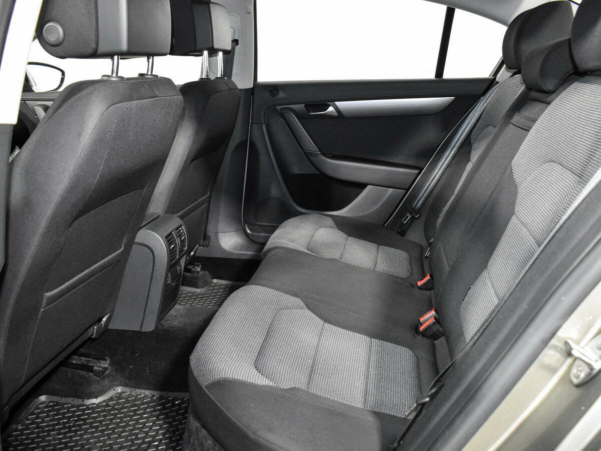 Volkswagen Passat, 2012 - Фото №10