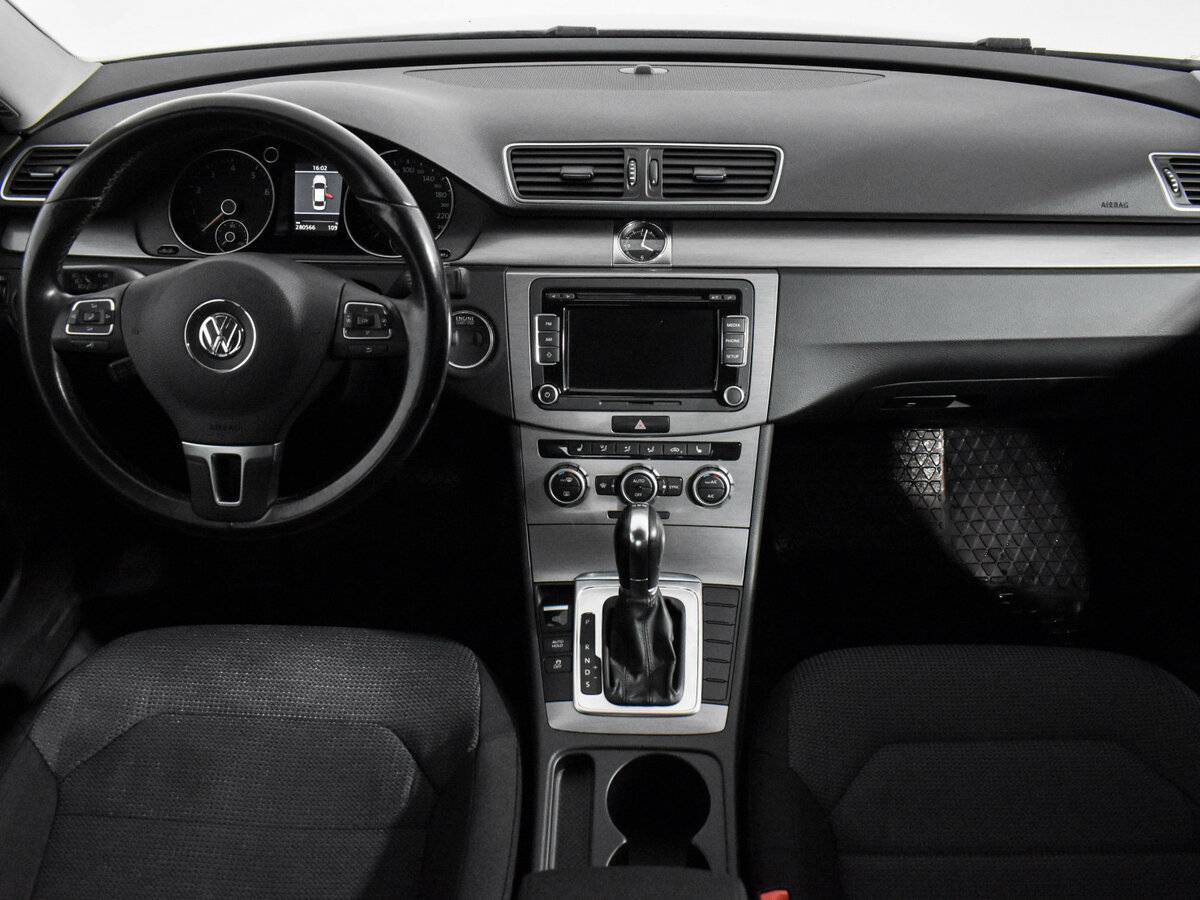 Volkswagen Passat, 2012 - Фото №11