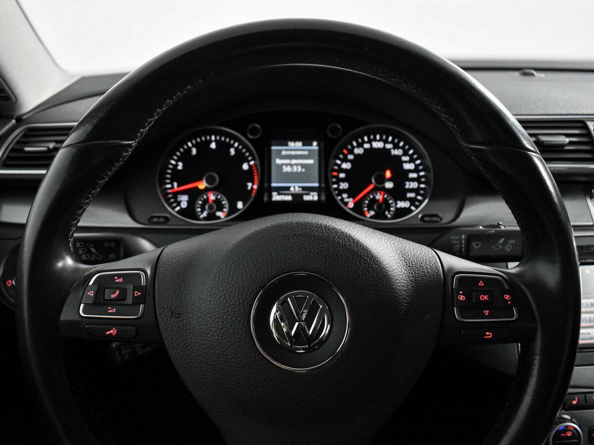 Volkswagen Passat, 2012 - Фото №15