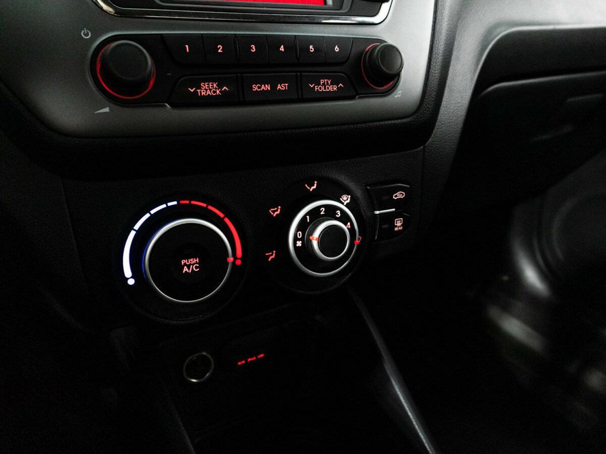 Kia Rio 6-speed, 2014 - Фото №15