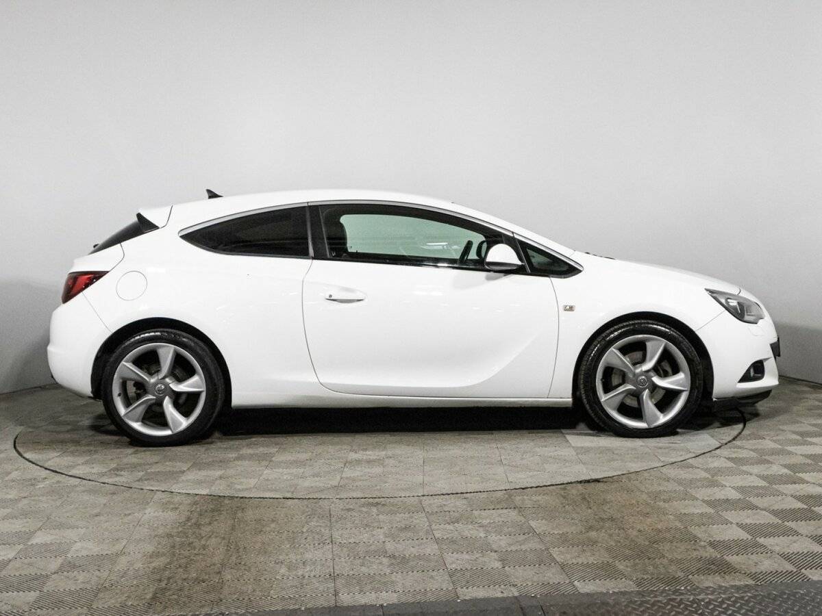 Opel Astra GTC, 2013 - Фото №3