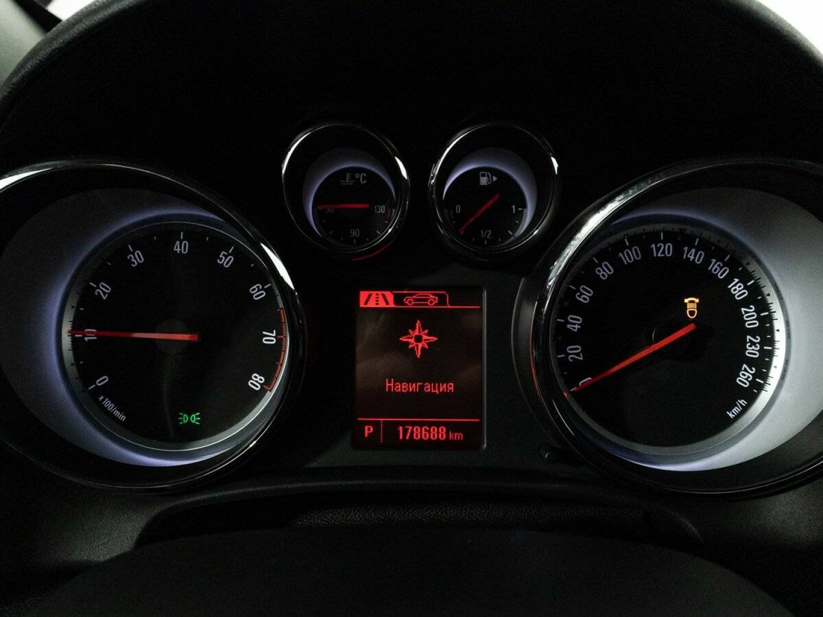 Opel Astra GTC, 2013 - Фото №11