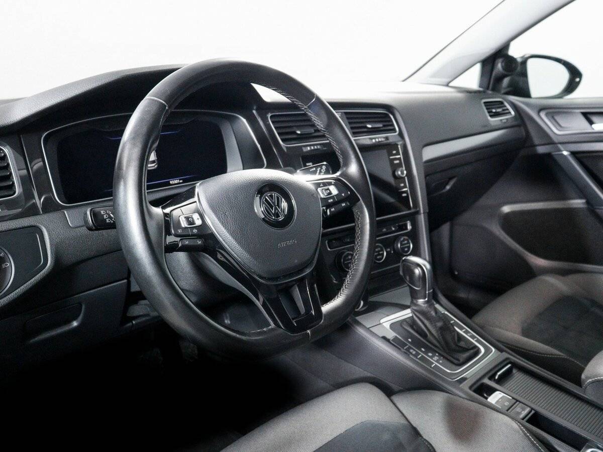 Volkswagen Golf, 2018 - Фото №13