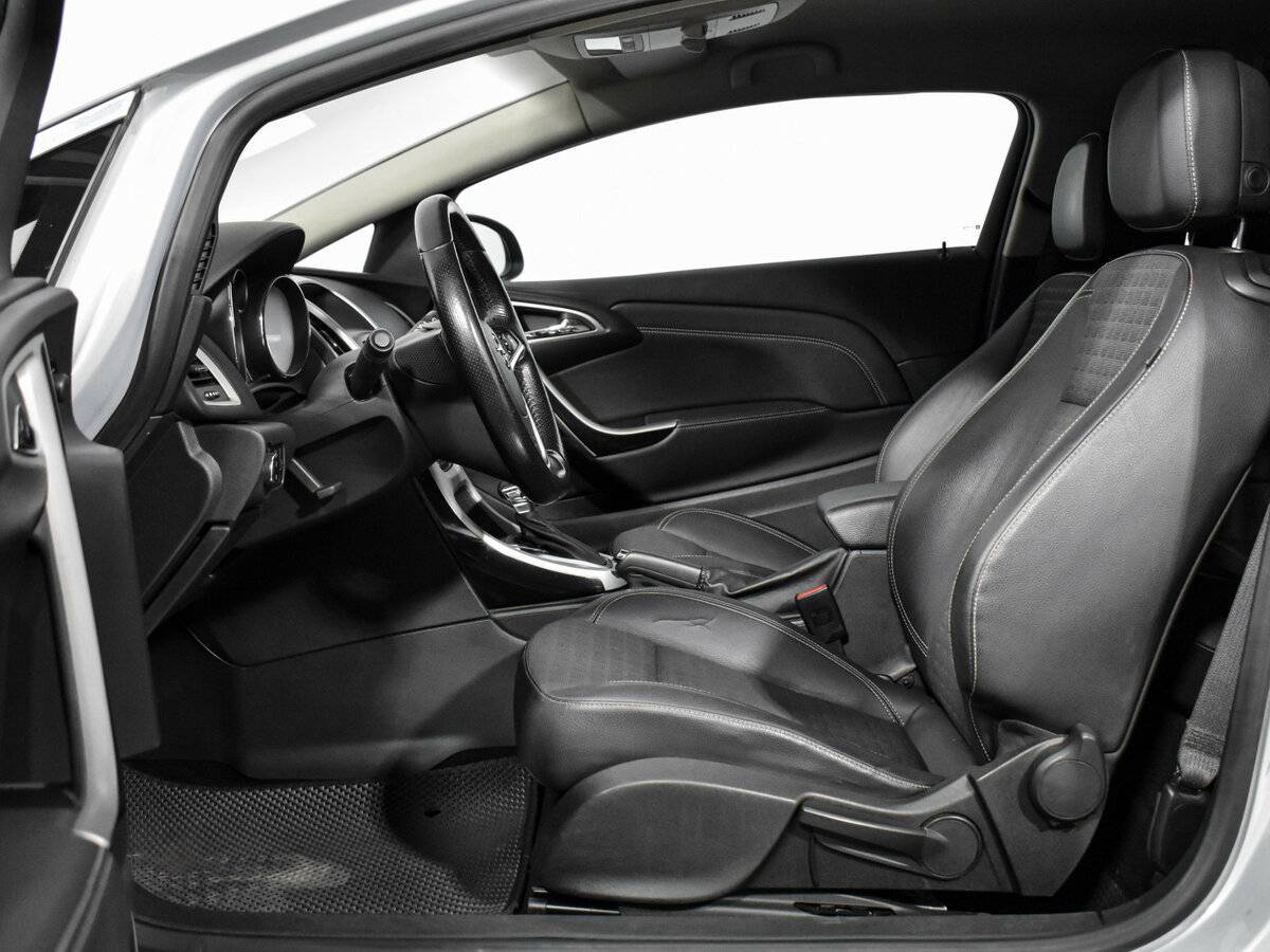 Opel Astra GTC, 2012 - Фото №9