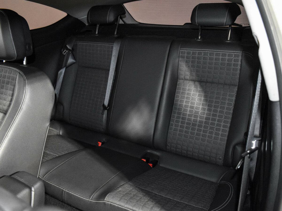 Opel Astra GTC, 2012 - Фото №10