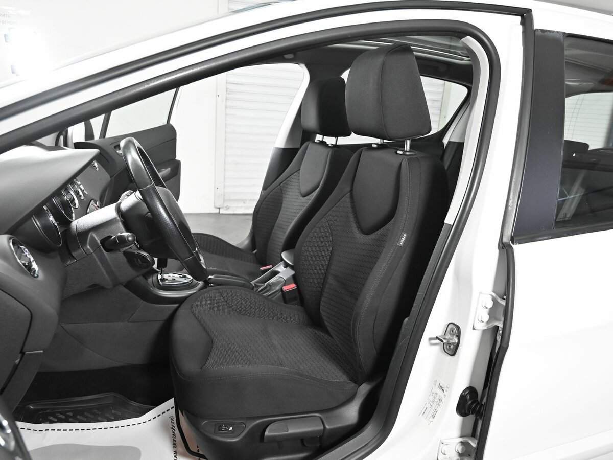 Peugeot 308, 2012 - Фото №6