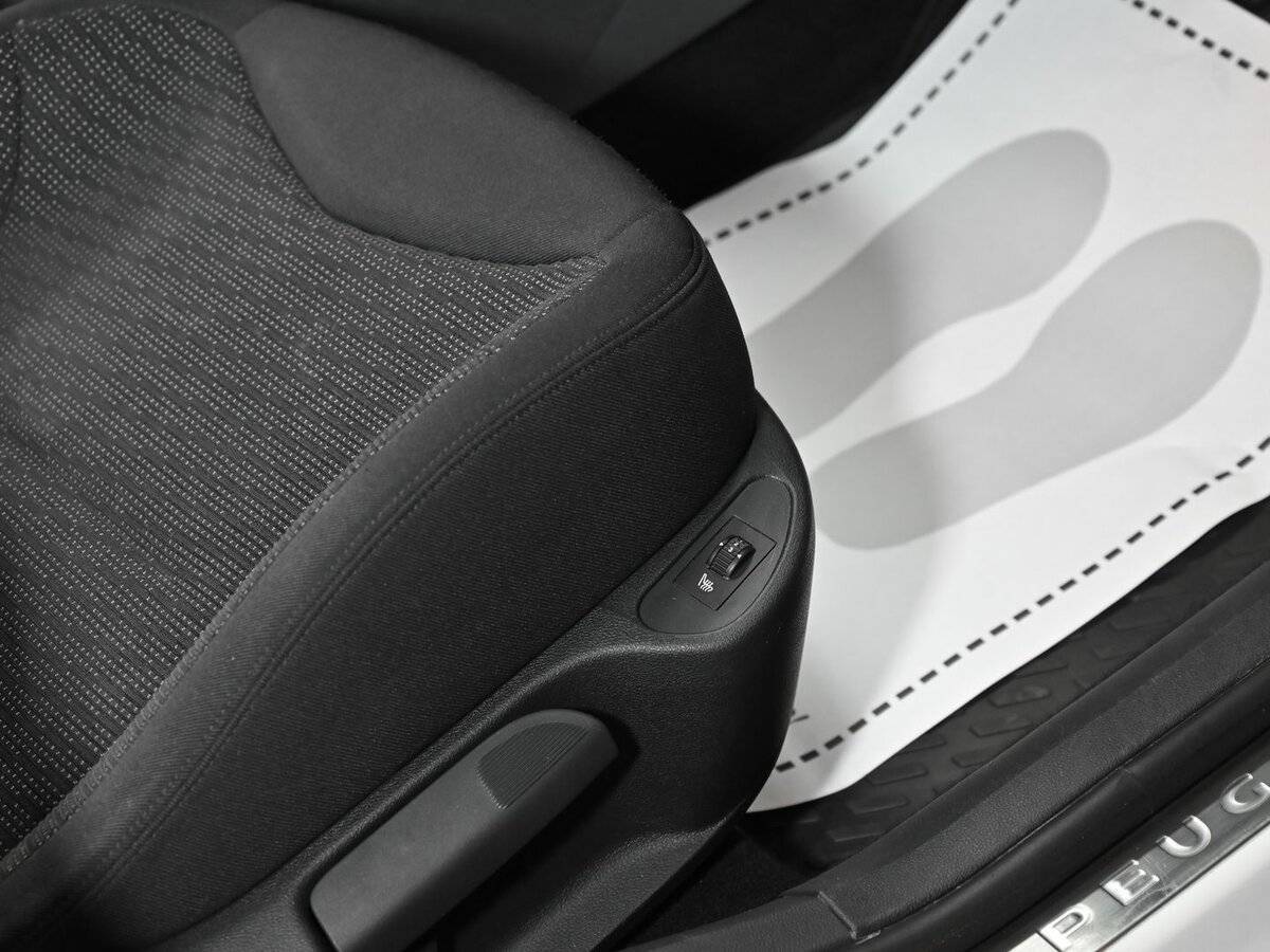 Peugeot 308, 2012 - Фото №12