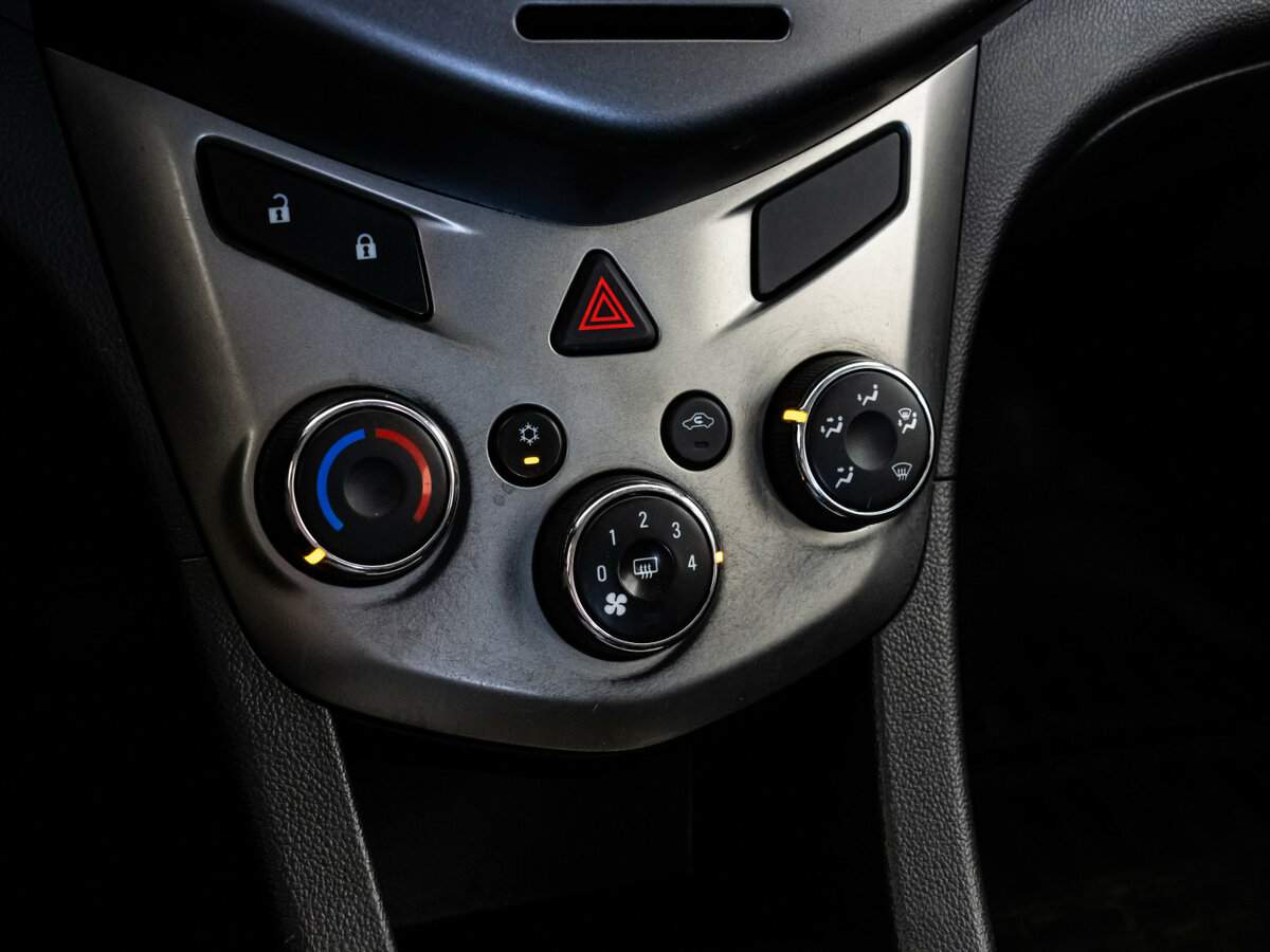 Chevrolet Aveo, 2014 - Фото №12