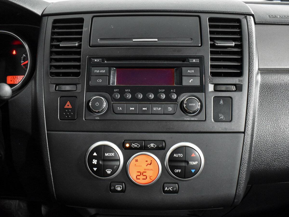 Nissan Tiida, 2013 - Фото №13