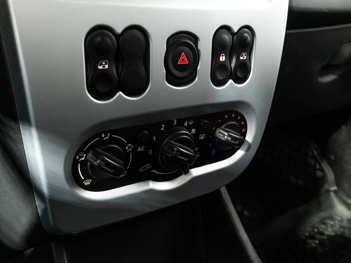 Renault Logan, 2012 - Фото №14