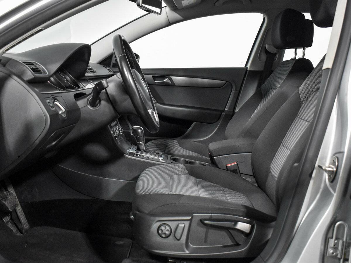 Volkswagen Passat, 2012 - Фото №10