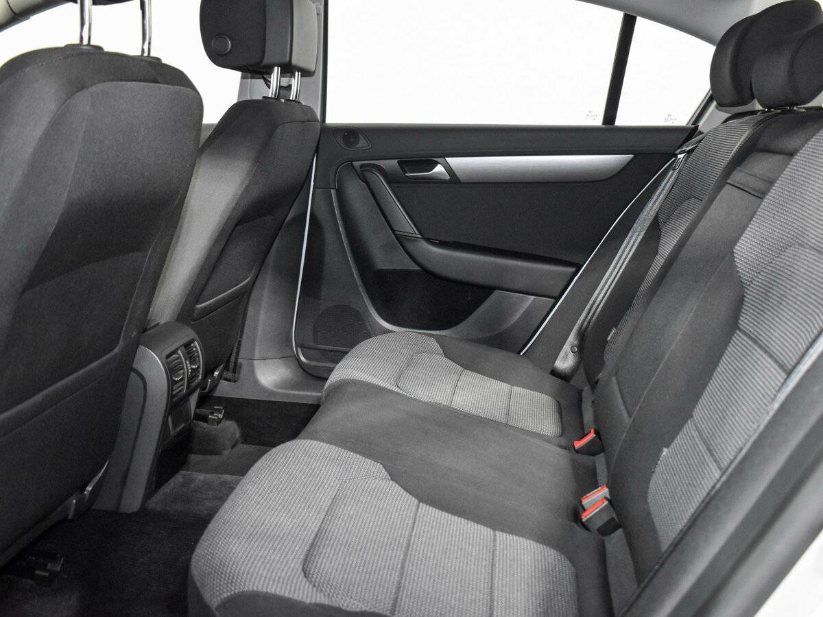 Volkswagen Passat, 2012 - Фото №12