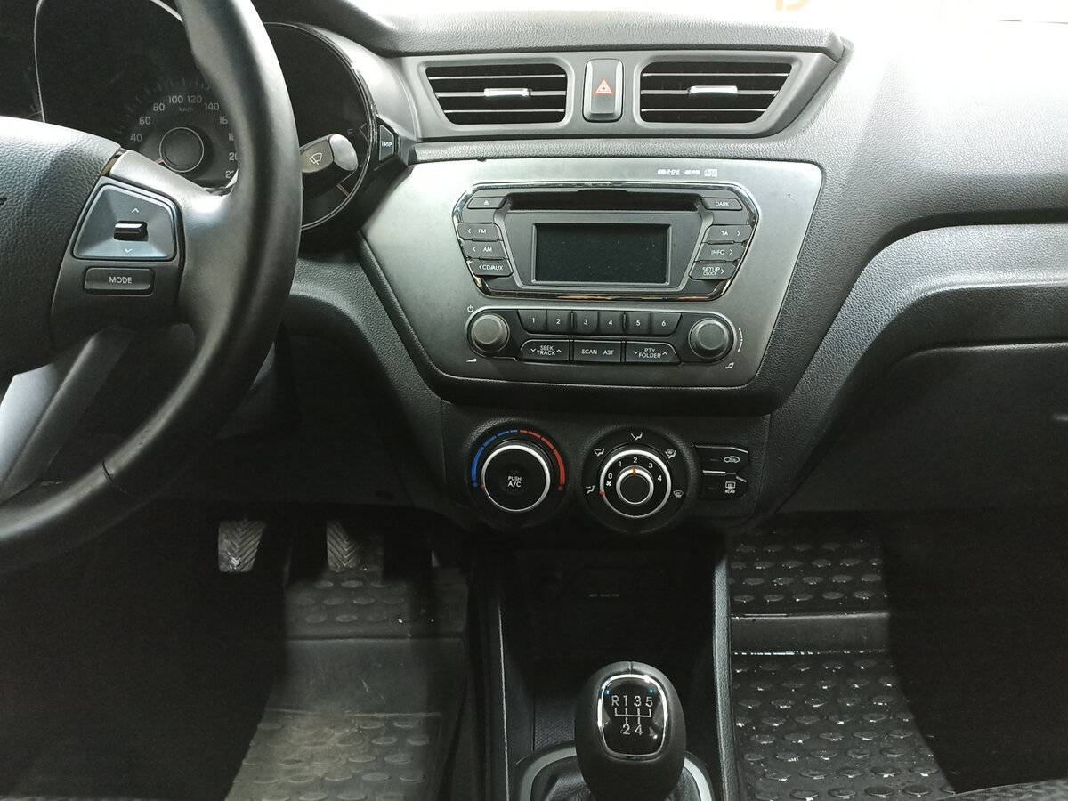 Kia Rio 5-speed, 2013 - Фото №14