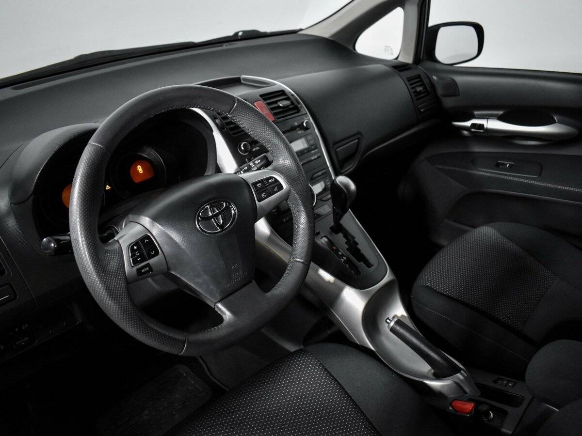 Toyota Auris, 2012 - Фото №9