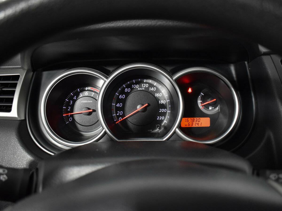 Nissan Tiida, 2012 - Фото №11