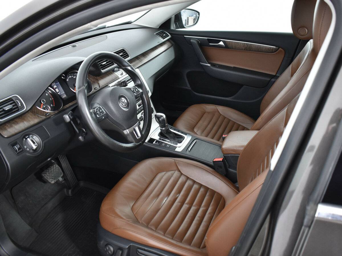 Volkswagen Passat, 2012 - Фото №10