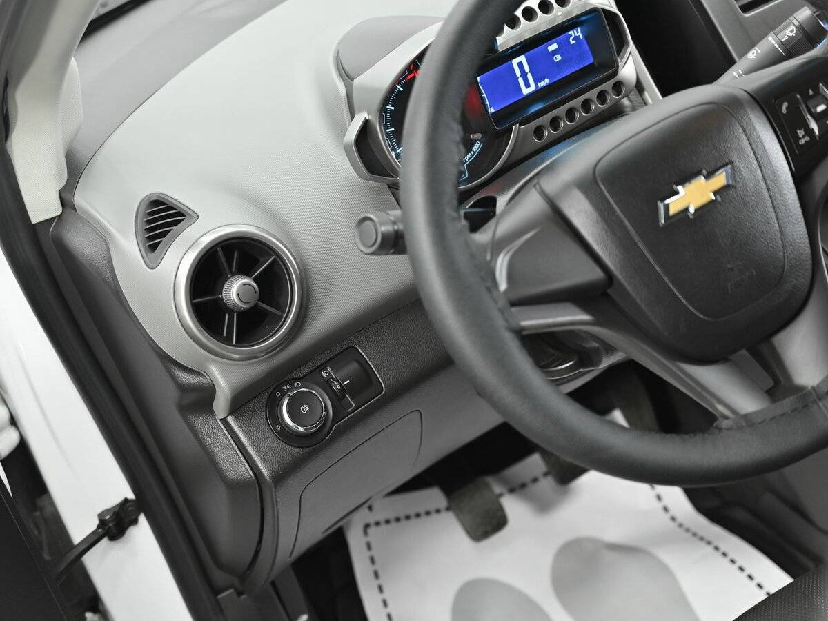 Chevrolet Aveo, 2012 - Фото №6