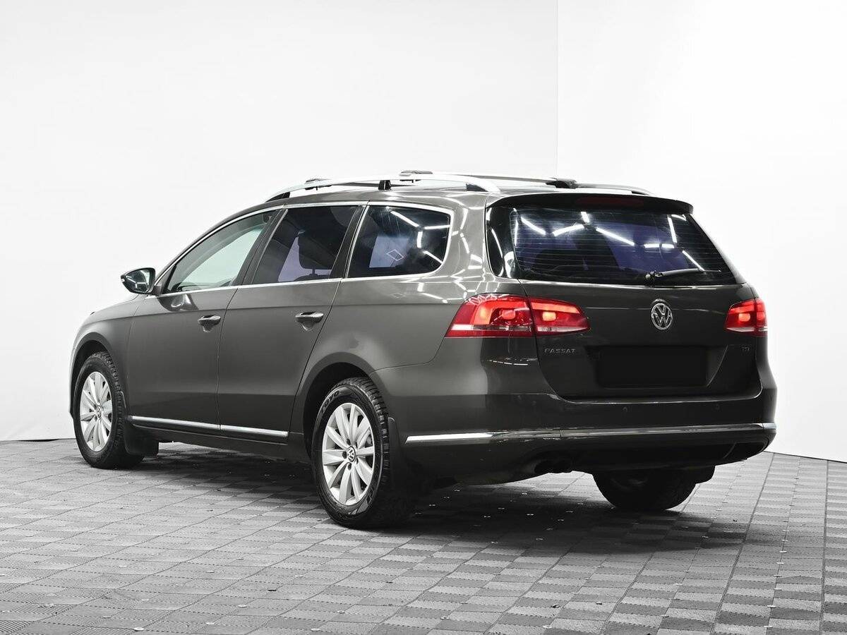 Volkswagen Passat, 2012 - Фото №2
