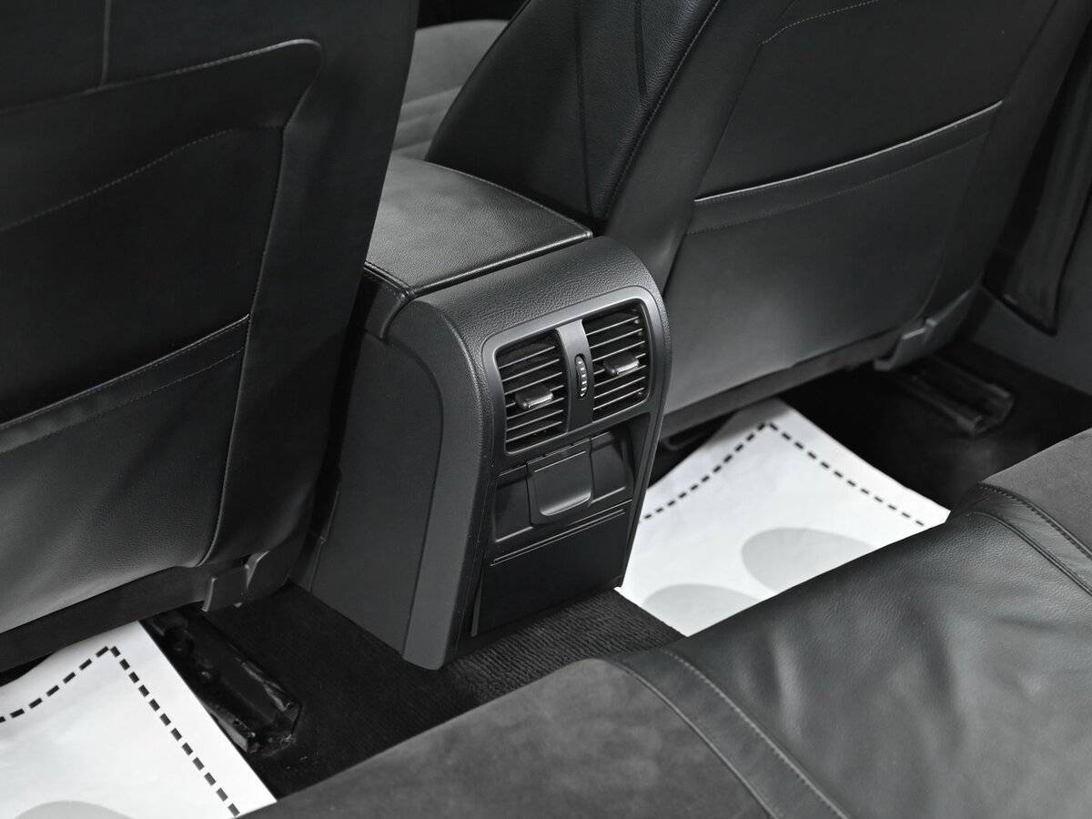 Volkswagen Passat, 2012 - Фото №14