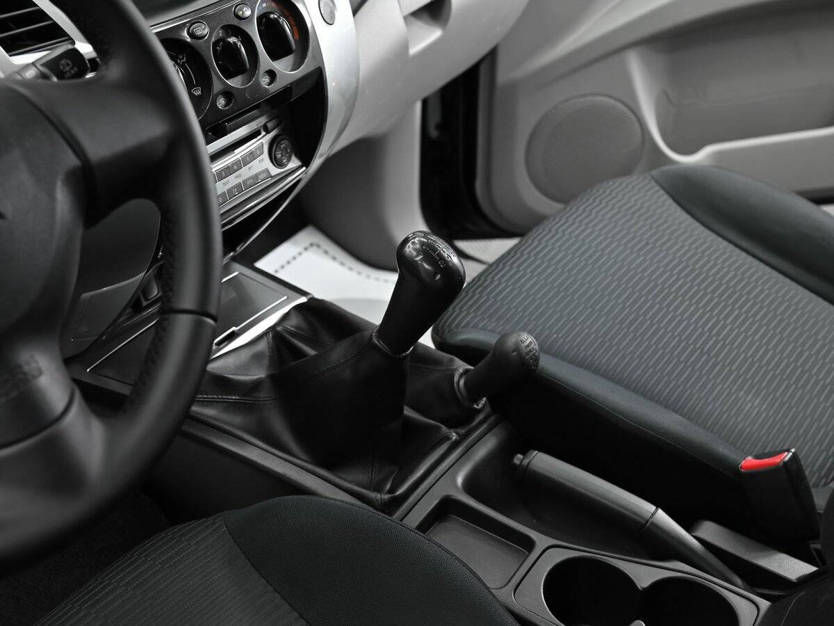 Mitsubishi Pajero Sport, 2012 - Фото №9