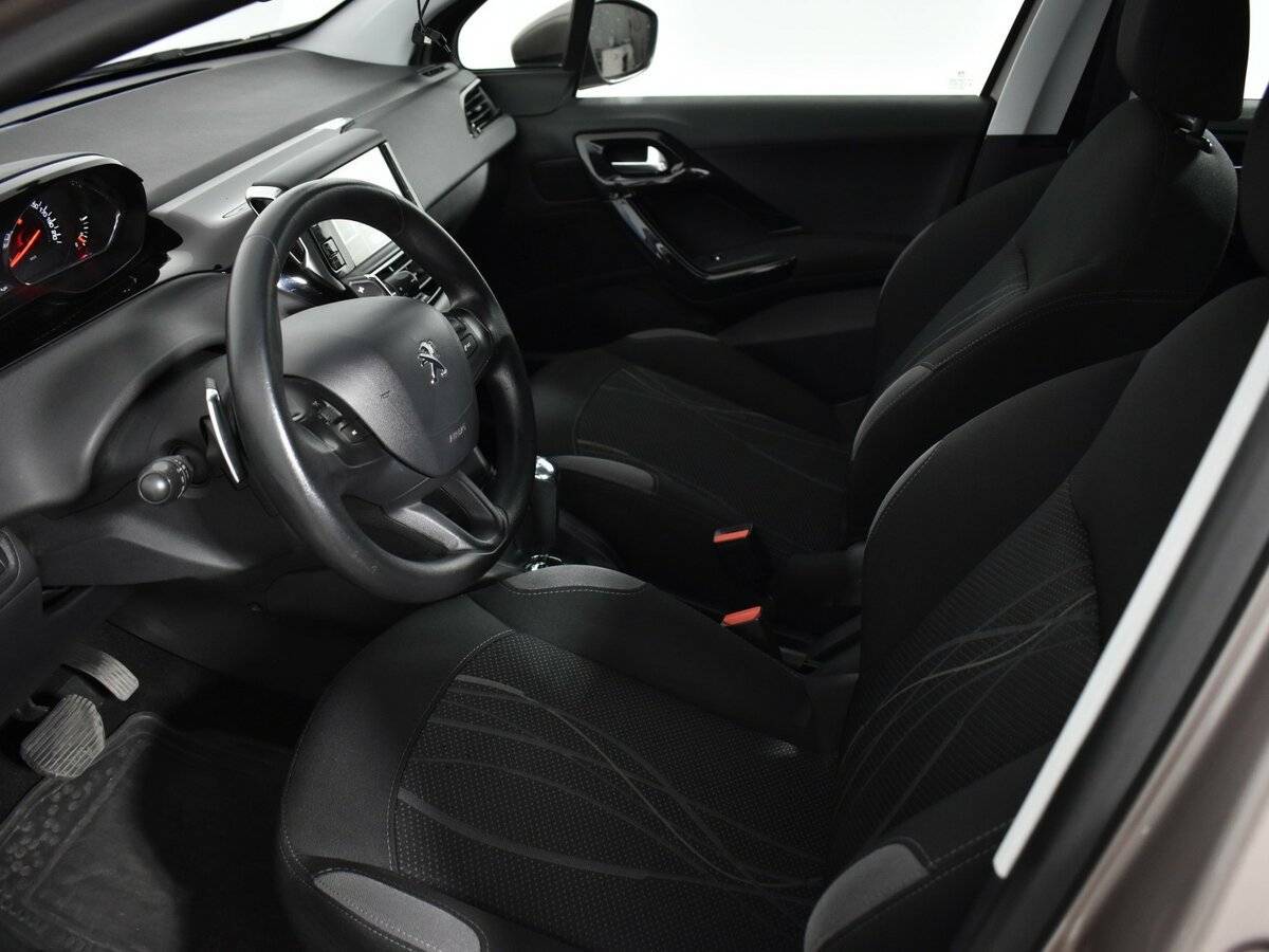 Peugeot 208, 2014 - Фото №8