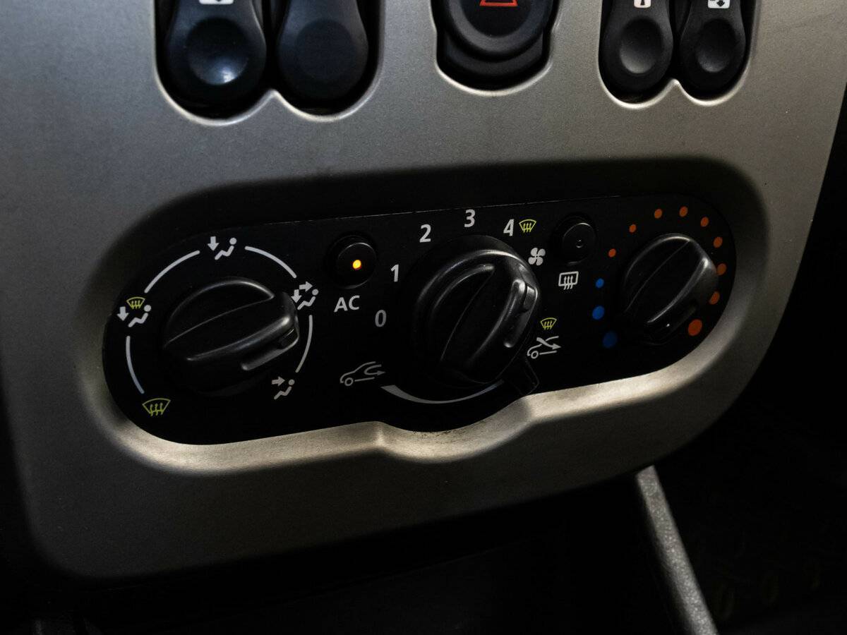 Renault Logan, 2012 - Фото №8