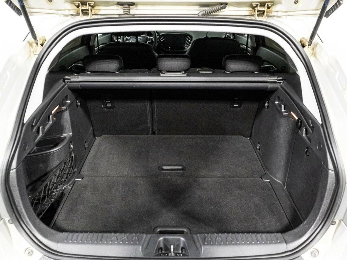 Lada (ВАЗ) Vesta SW, 2019 - Фото №14