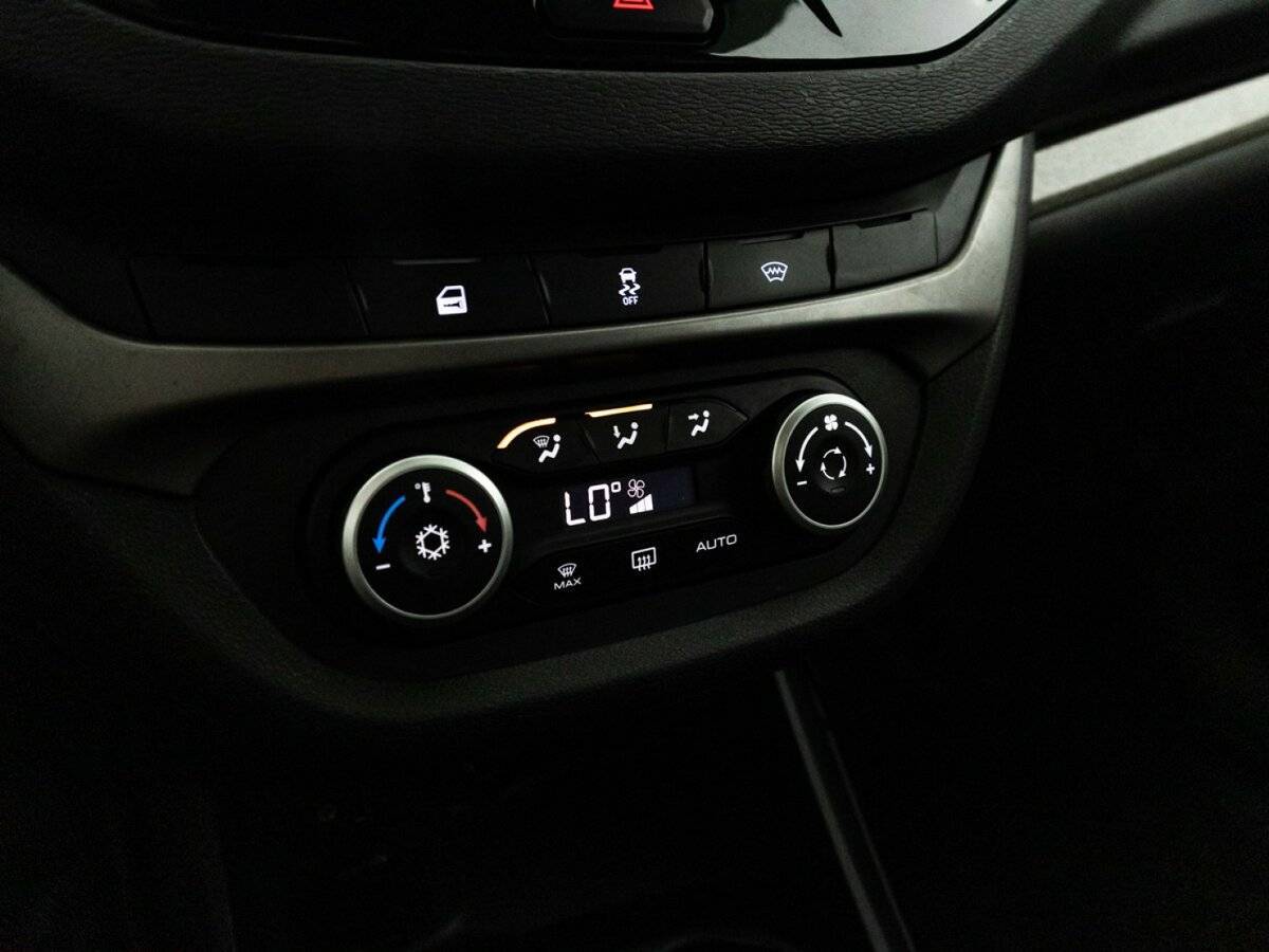 Lada (ВАЗ) Vesta SW, 2019 - Фото №15