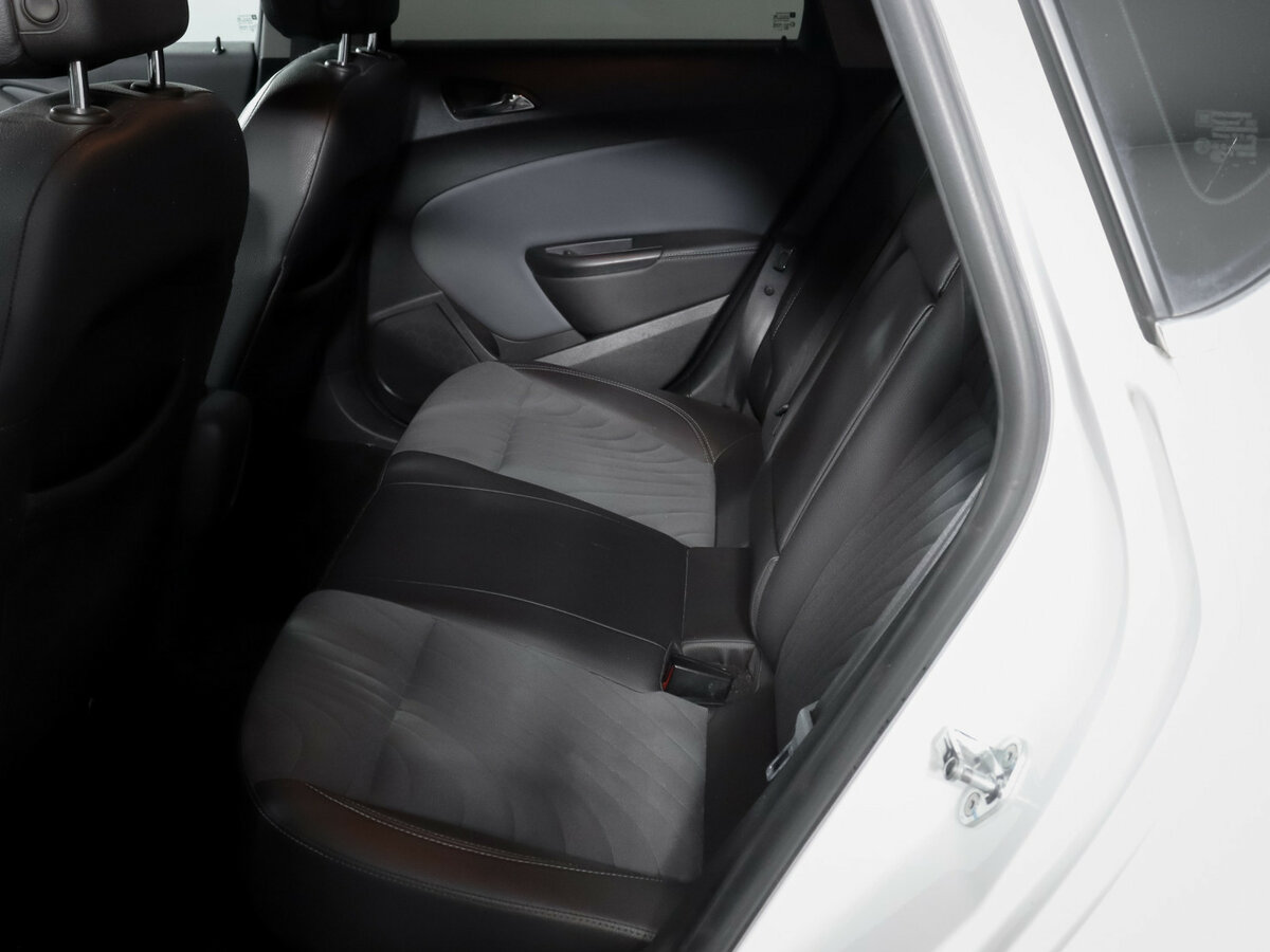 Opel Astra J Рестайлинг, 2014 - Фото №7