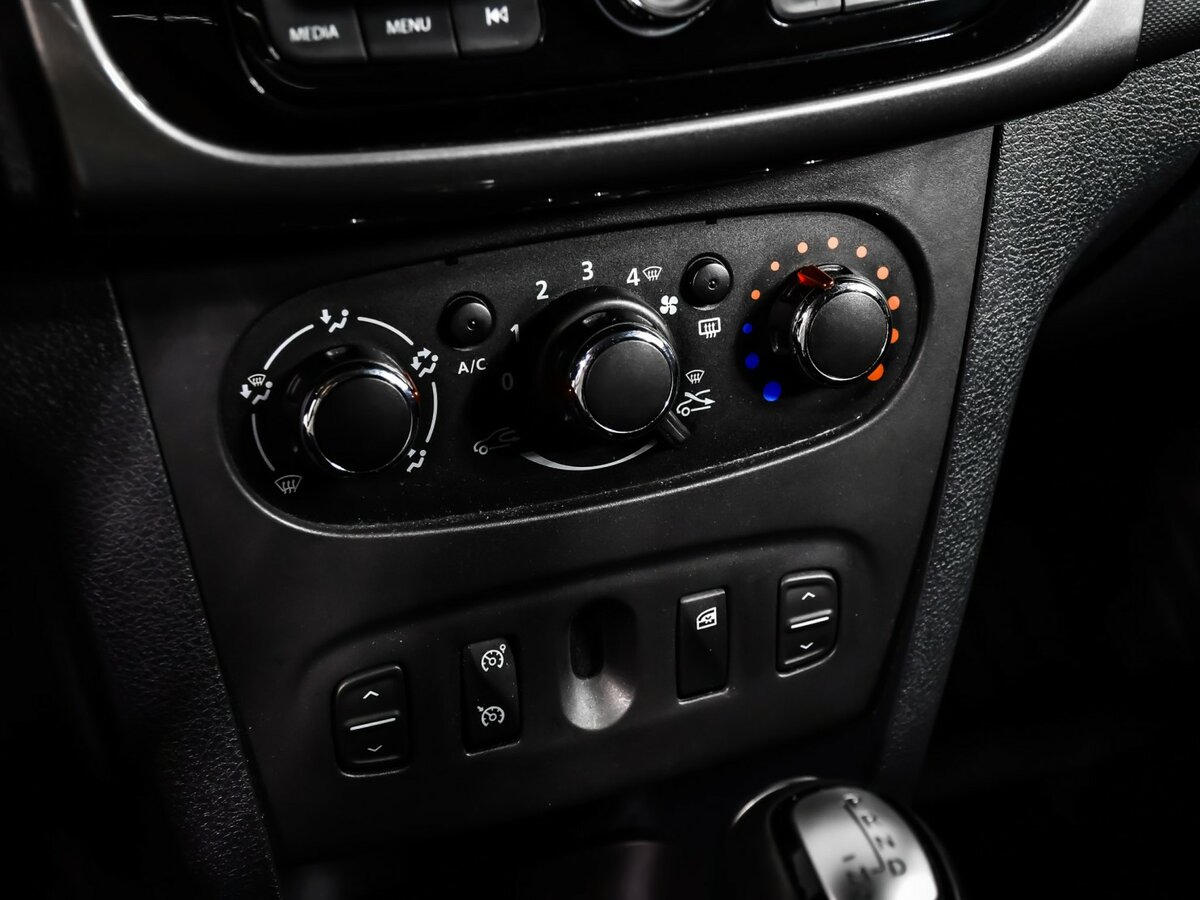 Renault Logan II, 2018 - Фото №13