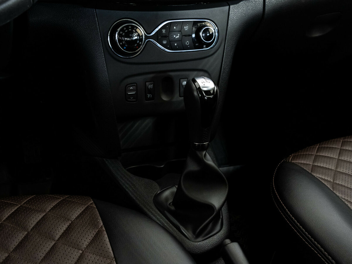 Renault Sandero Stepway II Рестайлинг, 2018 - Фото №9