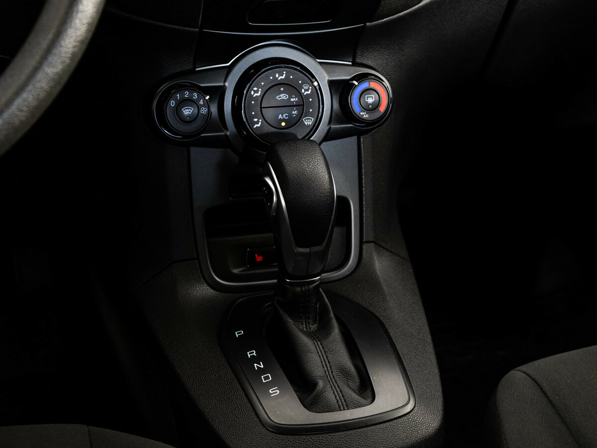 Ford Fiesta Mk6 Рестайлинг, 2016 - Фото №9