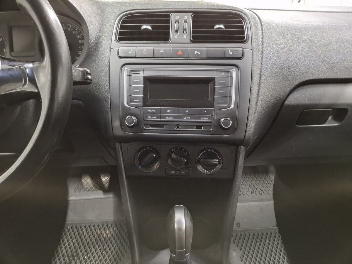 Volkswagen Polo V Рестайлинг, 2016 - Фото №14