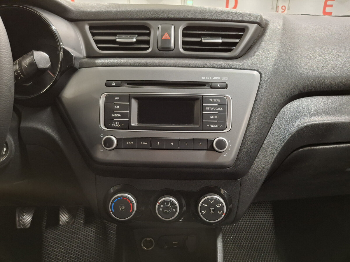 Kia Rio III Рестайлинг, 2015 - Фото №13