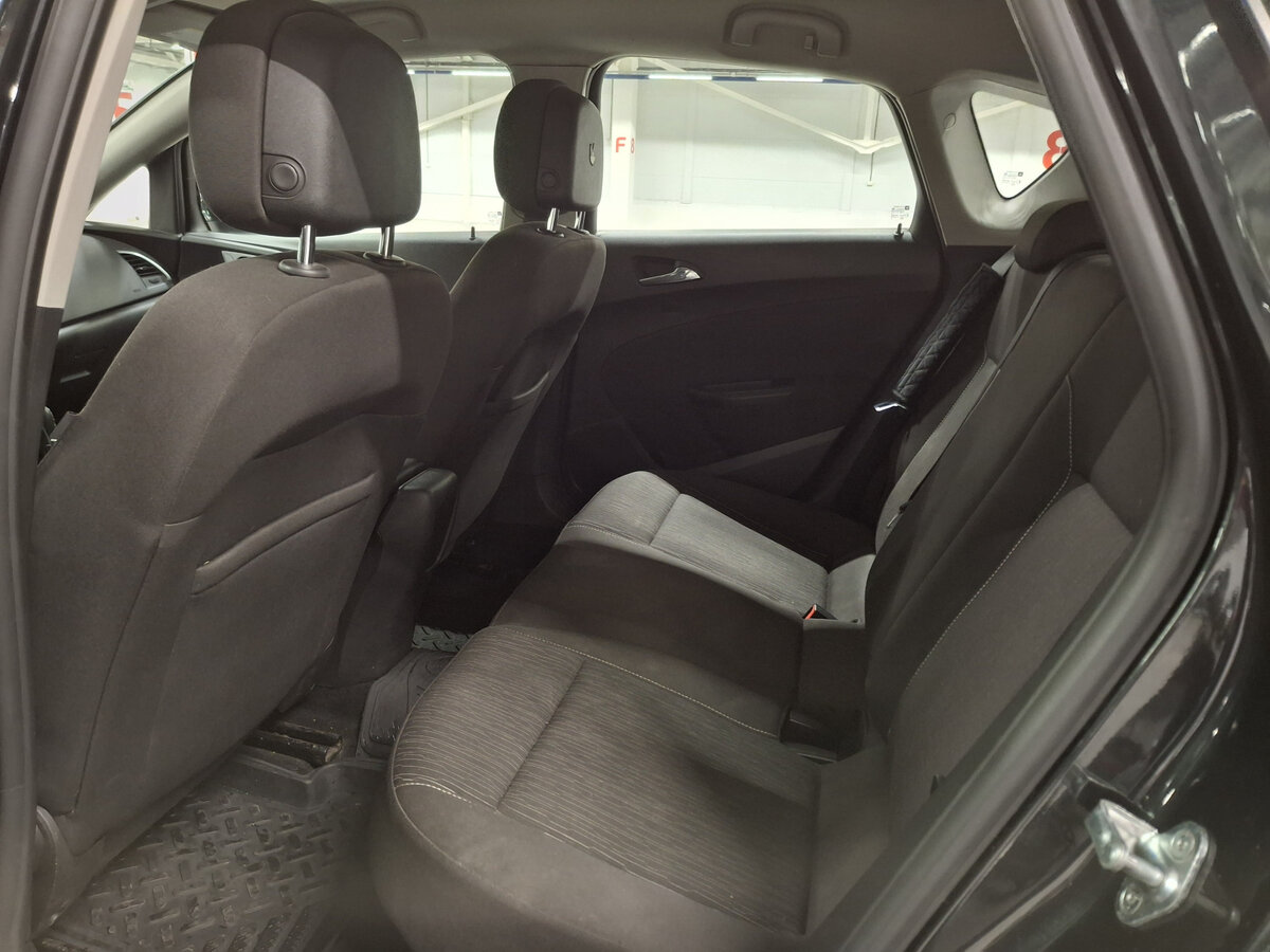 Opel Astra J Рестайлинг, 2013 - Фото №11