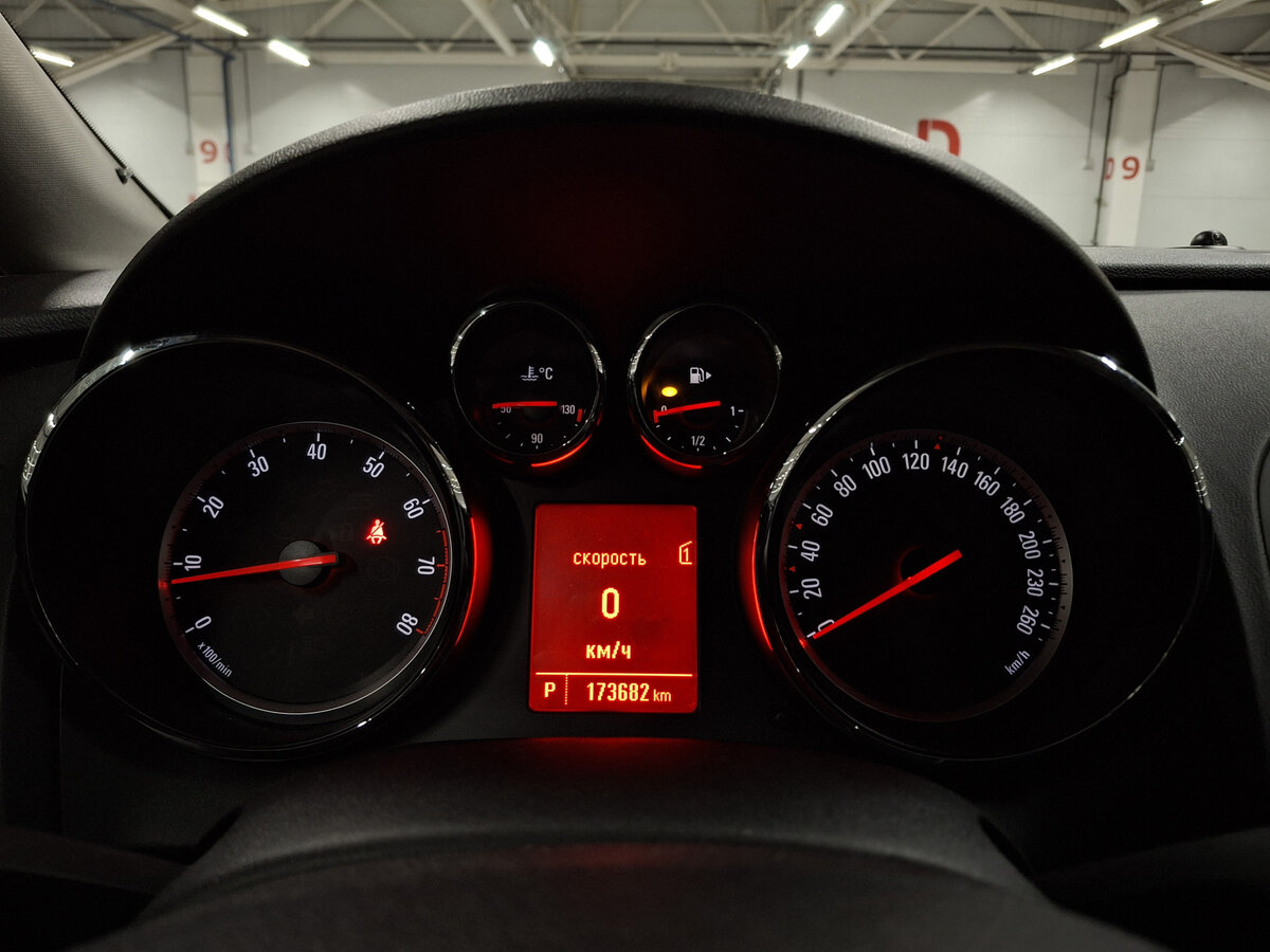 Opel Astra J Рестайлинг, 2013 - Фото №12