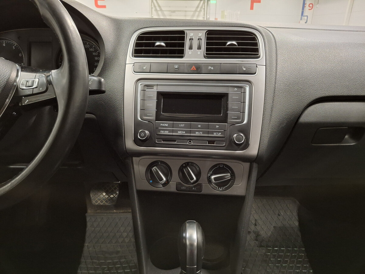 Volkswagen Polo V Рестайлинг, 2019 - Фото №13