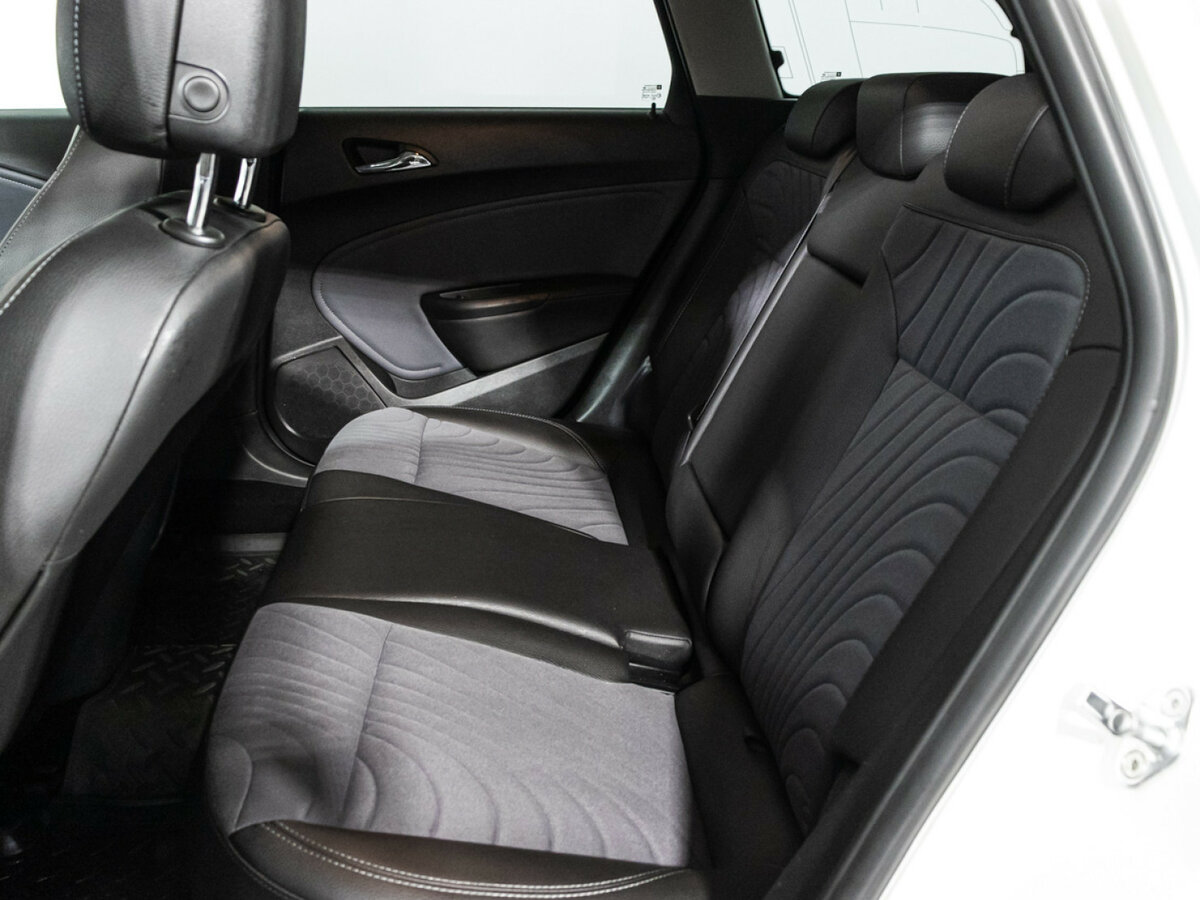 Opel Astra J Рестайлинг, 2014 - Фото №9