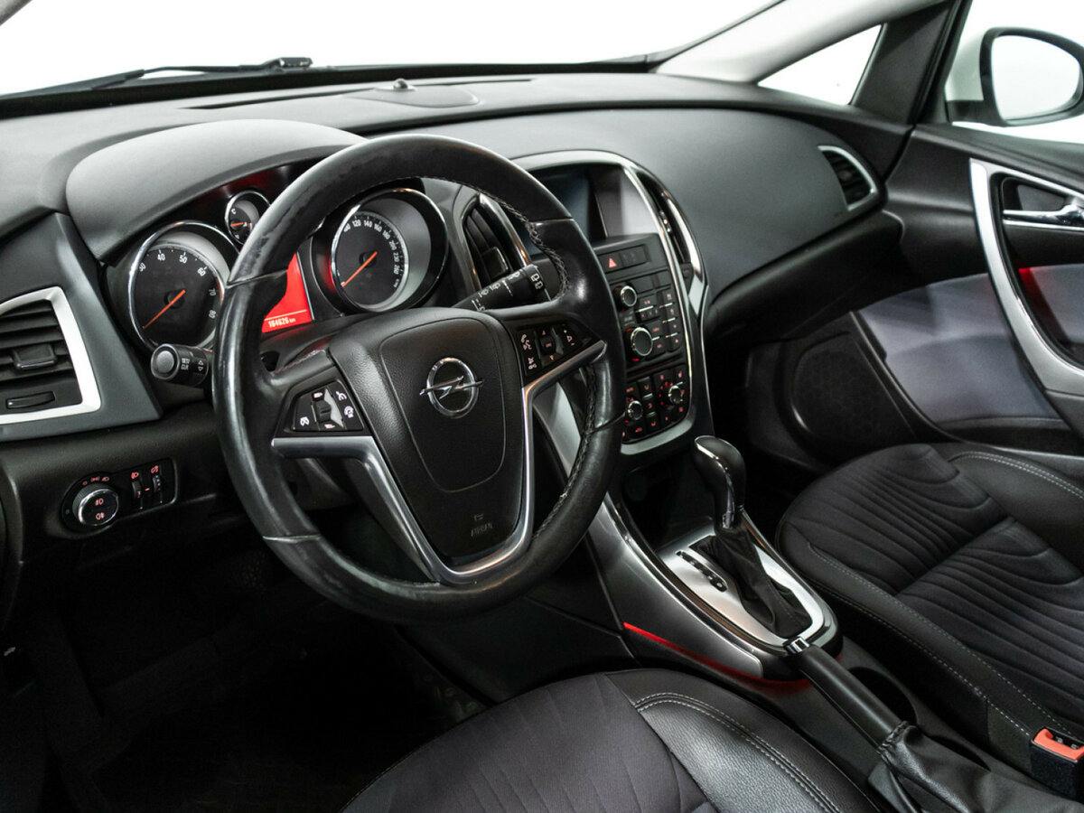 Opel Astra J Рестайлинг, 2014 - Фото №10