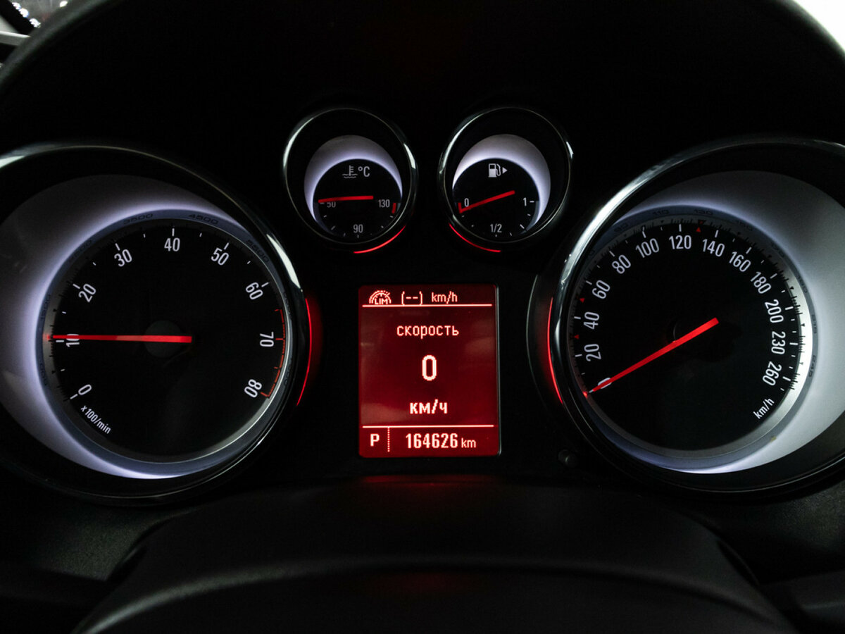 Opel Astra J Рестайлинг, 2014 - Фото №11