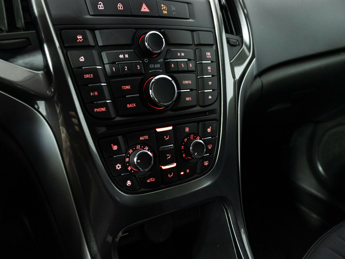 Opel Astra J Рестайлинг, 2014 - Фото №14