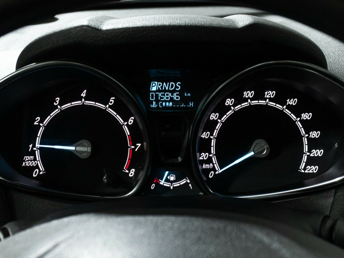 Ford Fiesta Mk6 Рестайлинг, 2016 - Фото №11