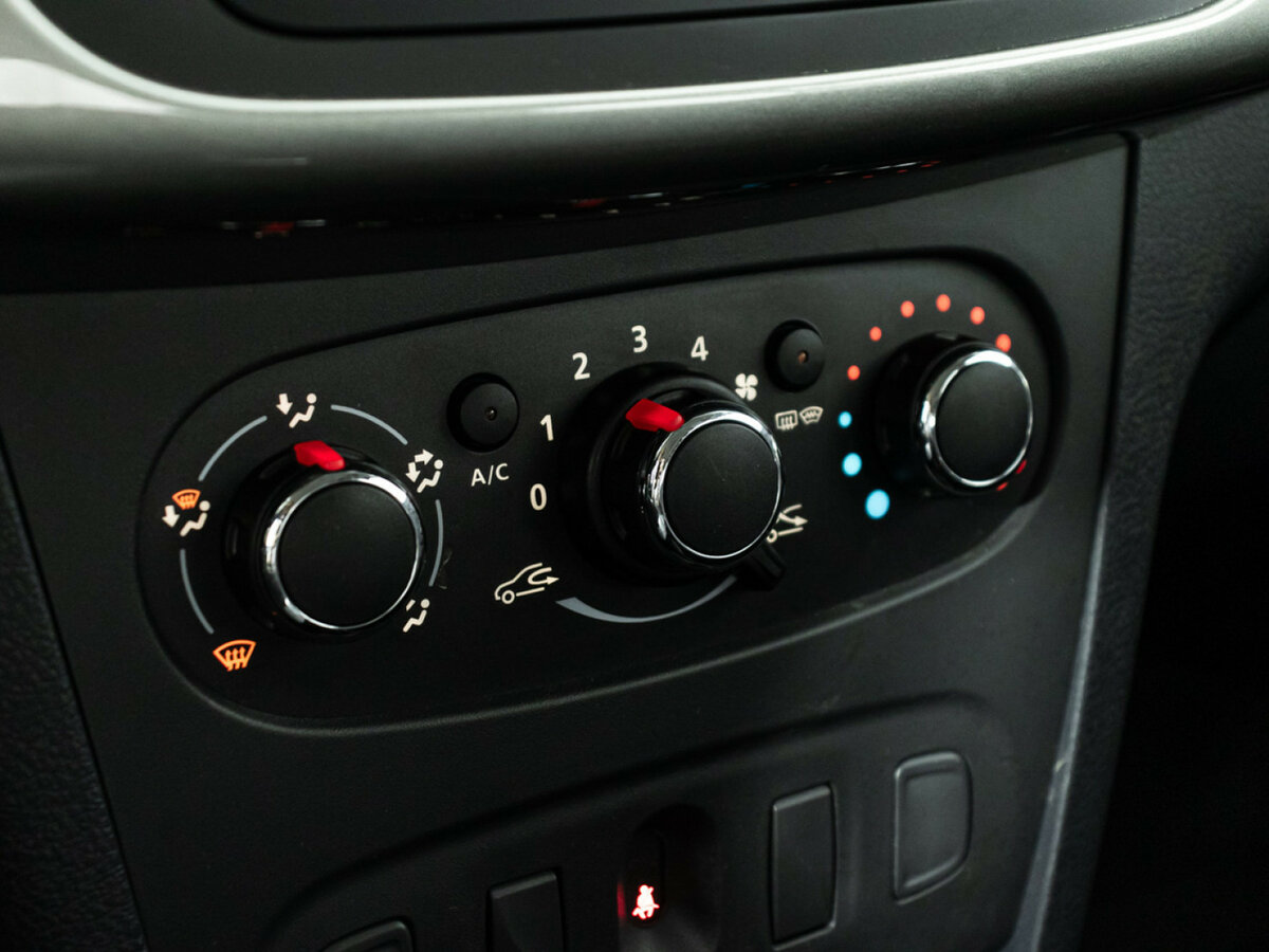 Renault Sandero Stepway II Рестайлинг, 2022 - Фото №15