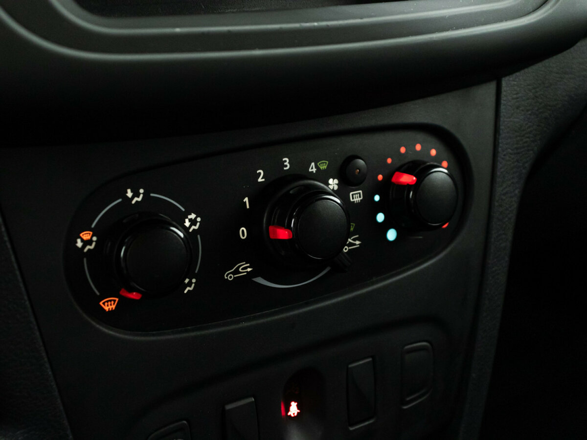 Renault Logan II Рестайлинг, 2019 - Фото №13