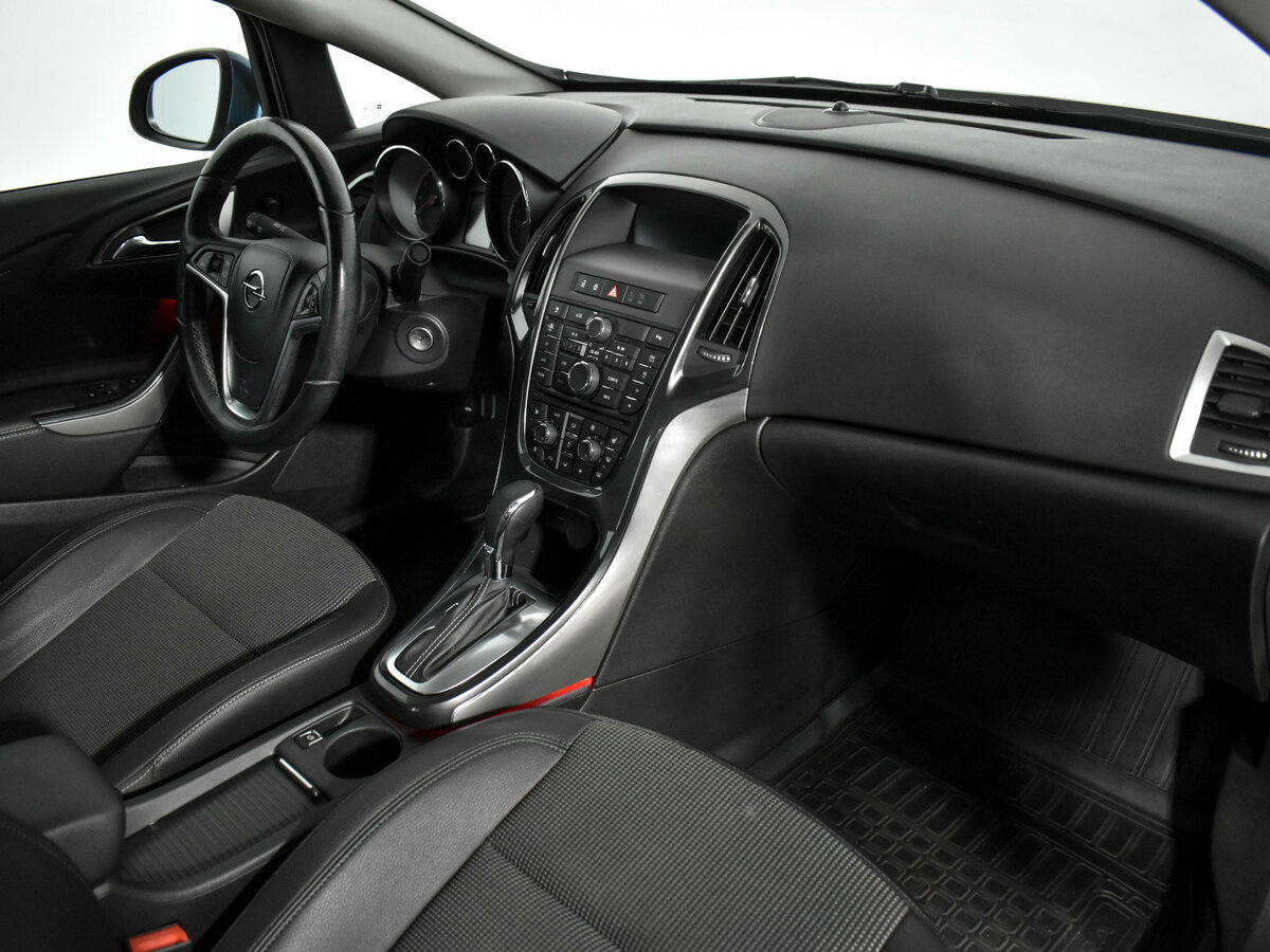 Opel Astra J Рестайлинг, 2013 - Фото №11