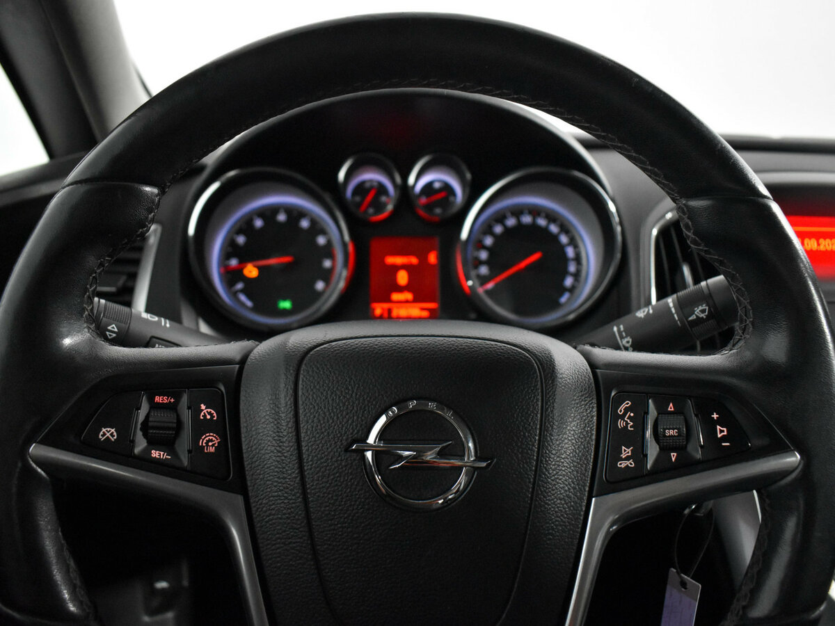 Opel Astra J Рестайлинг, 2013 - Фото №12