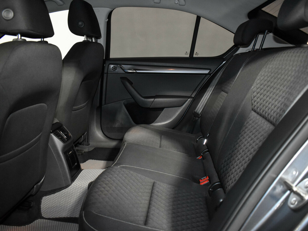 Skoda Octavia III (A7) Рестайлинг, 2017 - Фото №10