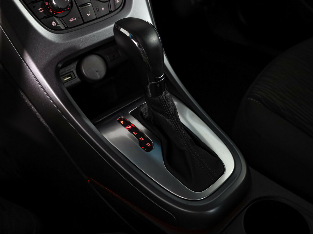 Opel Astra J Рестайлинг, 2014 - Фото №15