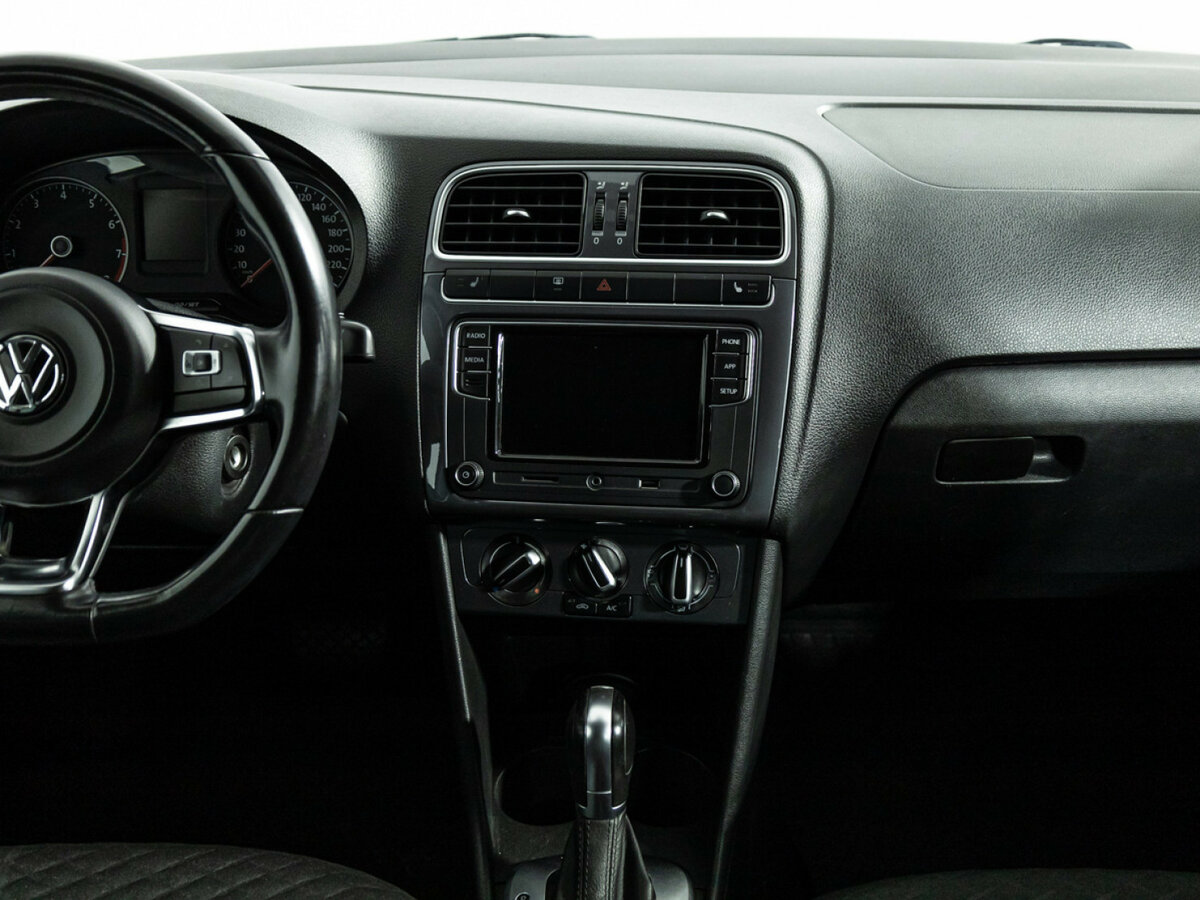 Volkswagen Polo V Рестайлинг, 2020 - Фото №13