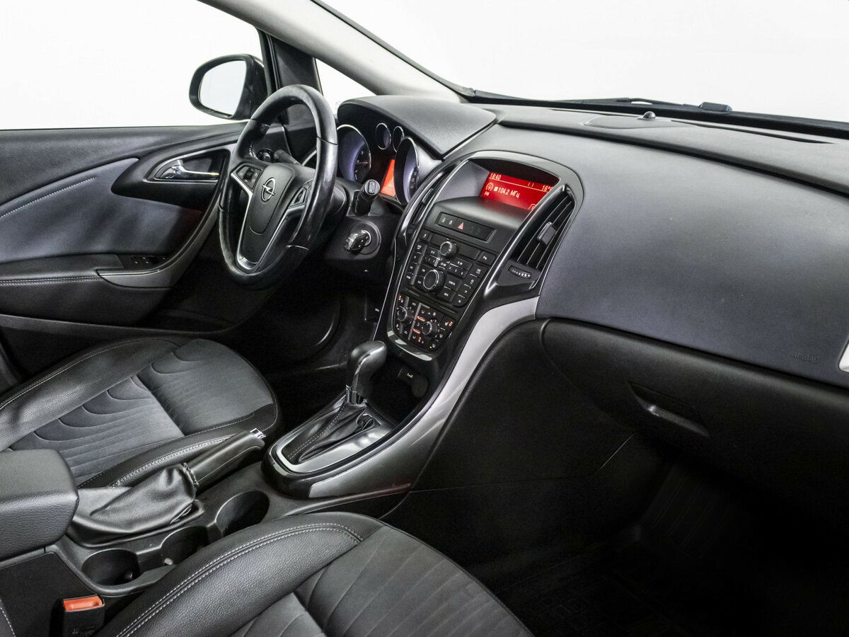 Opel Astra J Рестайлинг, 2013 - Фото №8